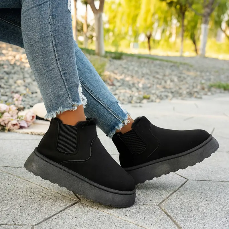 Bota Peluciada Zaya Maria - Meia de Brinde (Oferta da Semana)